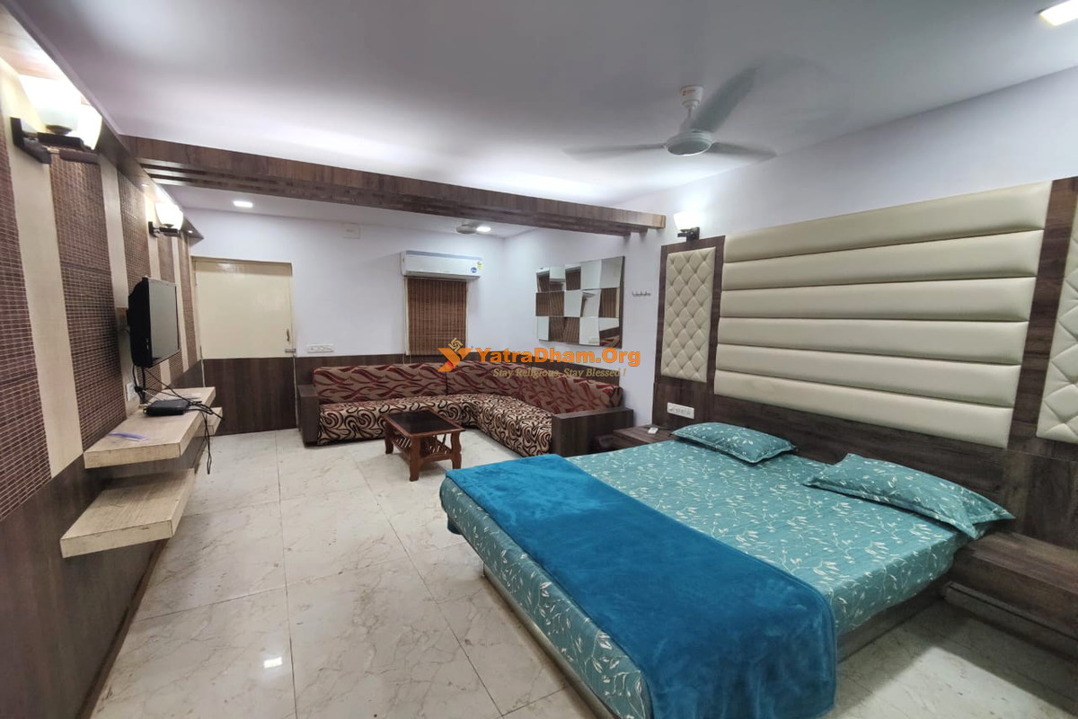 Pravasi Hotel and Guest House 2 Bed Room