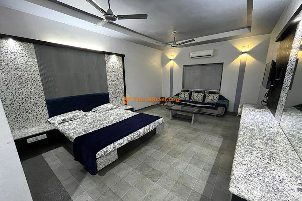 Pravasi Hotel and Guest House 2 Bed Room