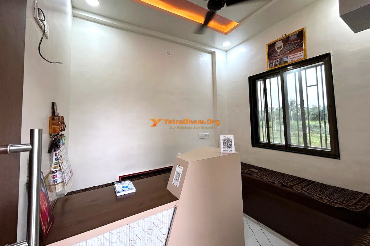 Moreshwar Pride and Residency Grishneshwar Room