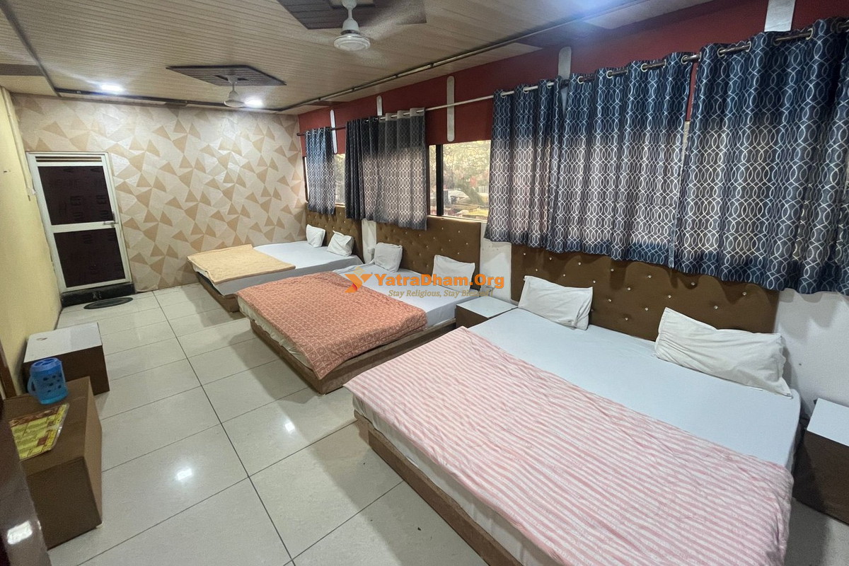 Hotel Mahakal Ramashray Yatri Niwas Ujjain 6 Bed AC Room View