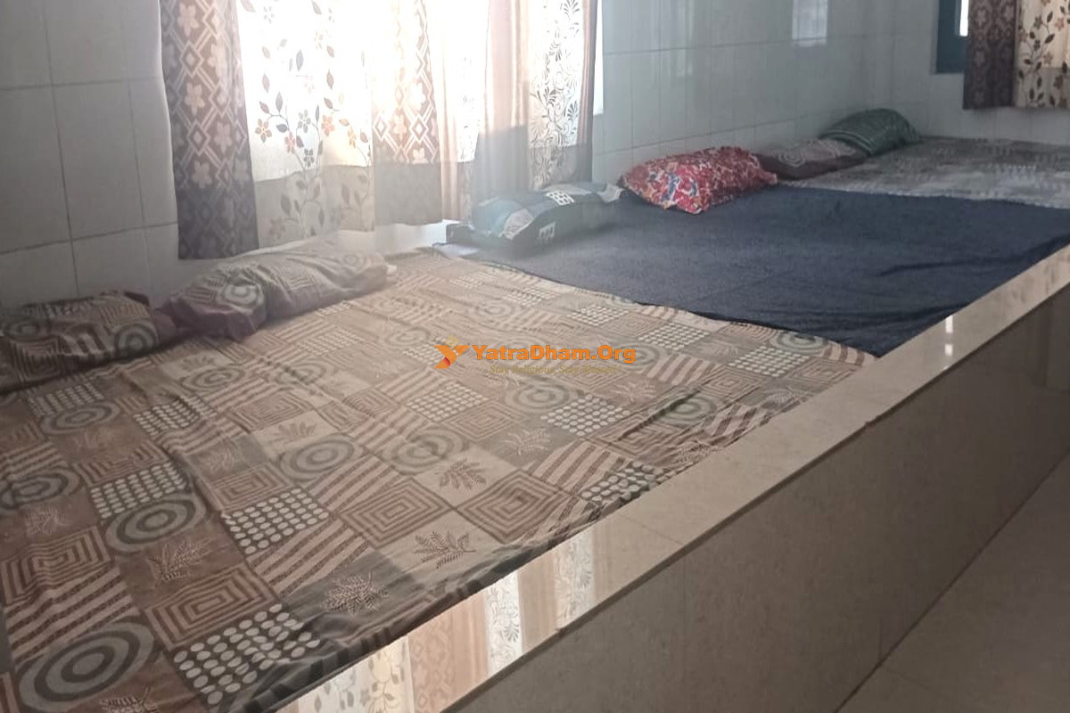 Muktsar Dharamshala Chintapurni 6 Bed Room