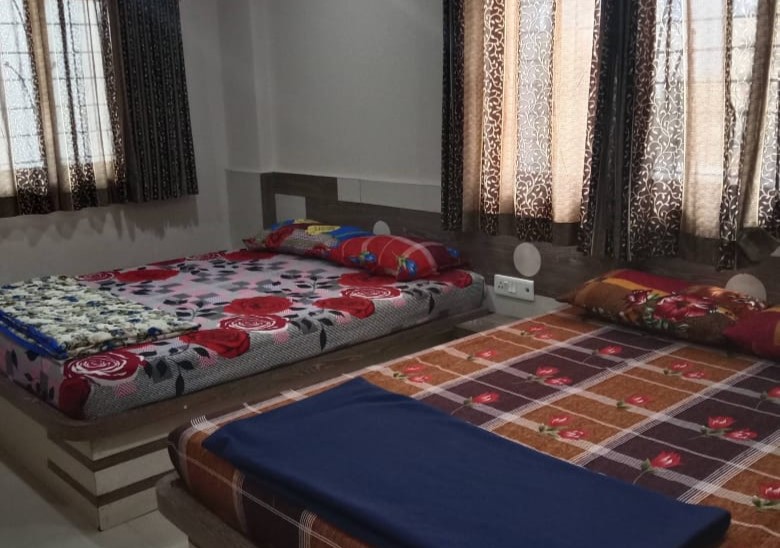 Shirdi Sri Kalahastheeshwara Arya Vysya Vasavi Nithyanna Satram Trust Room