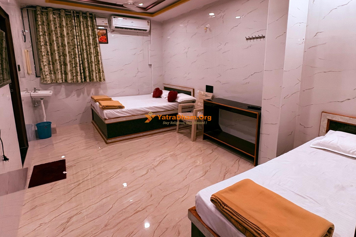 New SS Bhavan Lodge Mantralayam Room