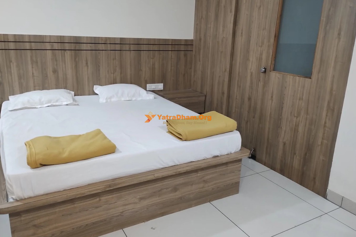 YLNS Vasavi Nithyanadhana Satram Surendrapuri Room