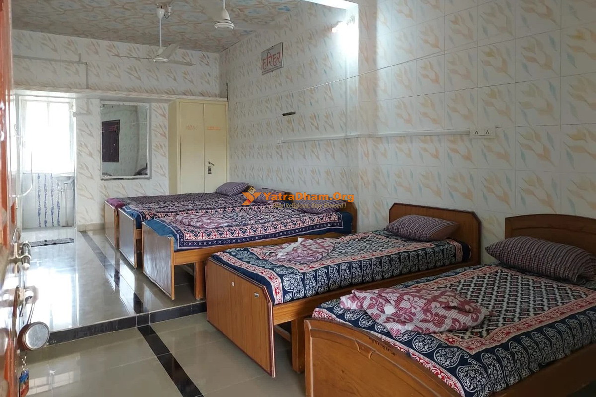 Shree Chaitanya Swarup Ashram Nakhatrana 6 Bed Room View