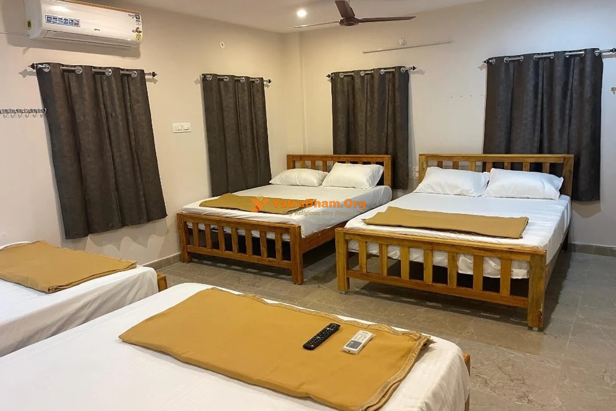 Arunachala Padham Rooms and Dormitory Tiruvannamalai 8 Bed Room View