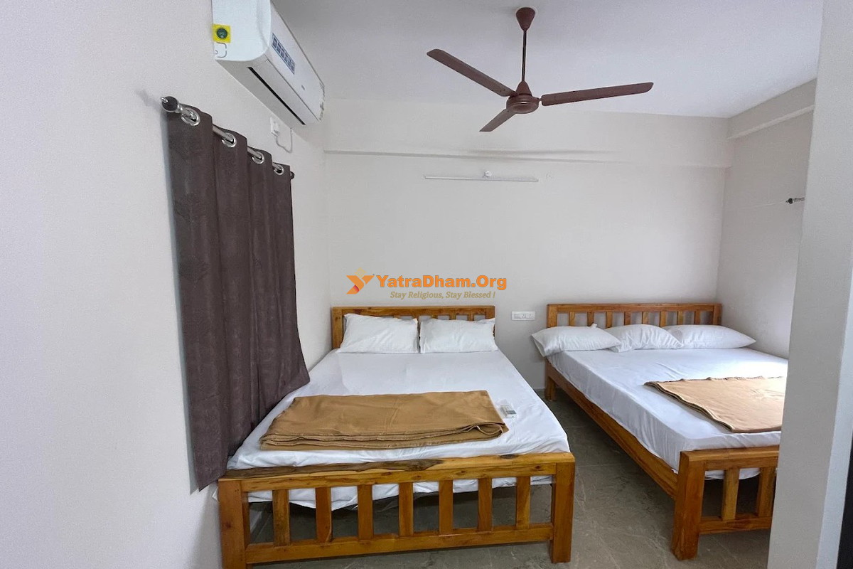 Arunachala Padham Rooms and Dormitory Tiruvannamalai 4 Bed Room View