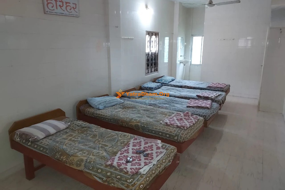 Shree Chaitanya Swarup Ashram Nakhatrana 5 Bed Room View