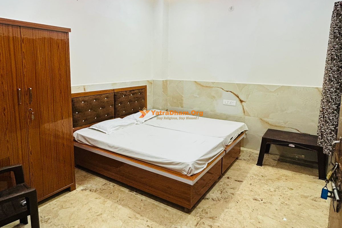 Shree Damodar Seva Sadan Govardhan 2 Bed Room