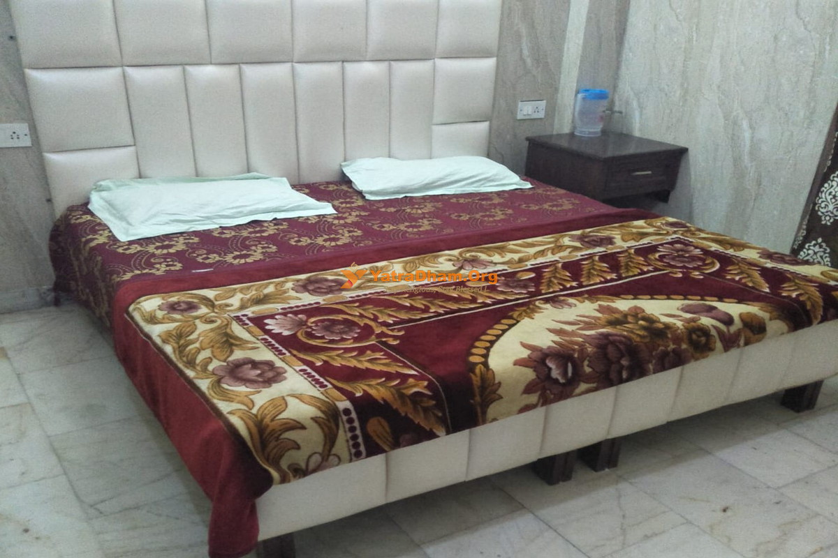 Baba Banda Bahadur Dharamshala Katra 2 Bed Room