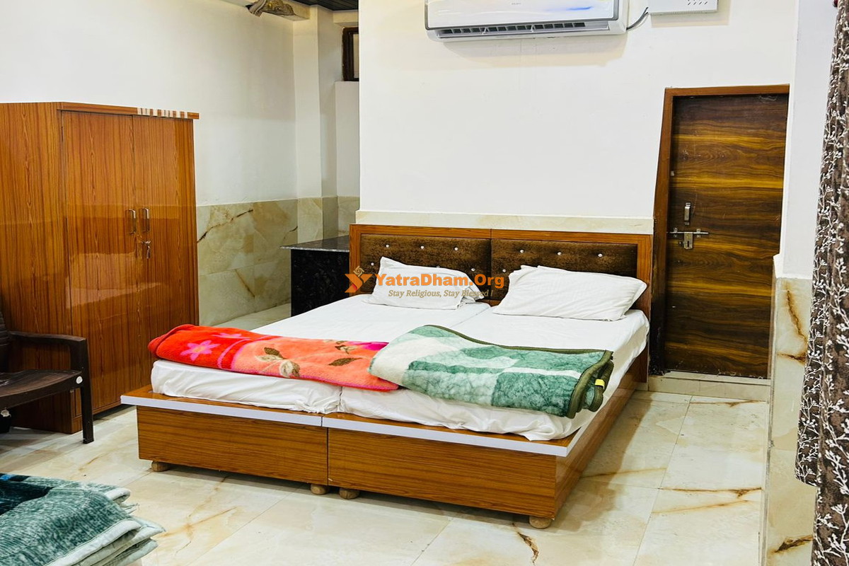 Shree Damodar Seva Sadan Govardhan 4 Bed Room