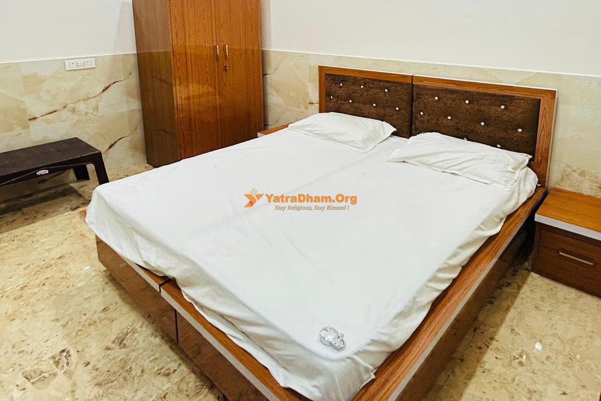 Shree Damodar Seva Sadan Govardhan 2 Bed Room