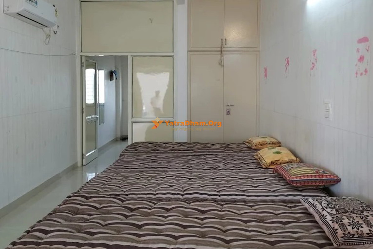 Shree Chaitanya Swarup Ashram Nakhatrana 4 Bed Room View