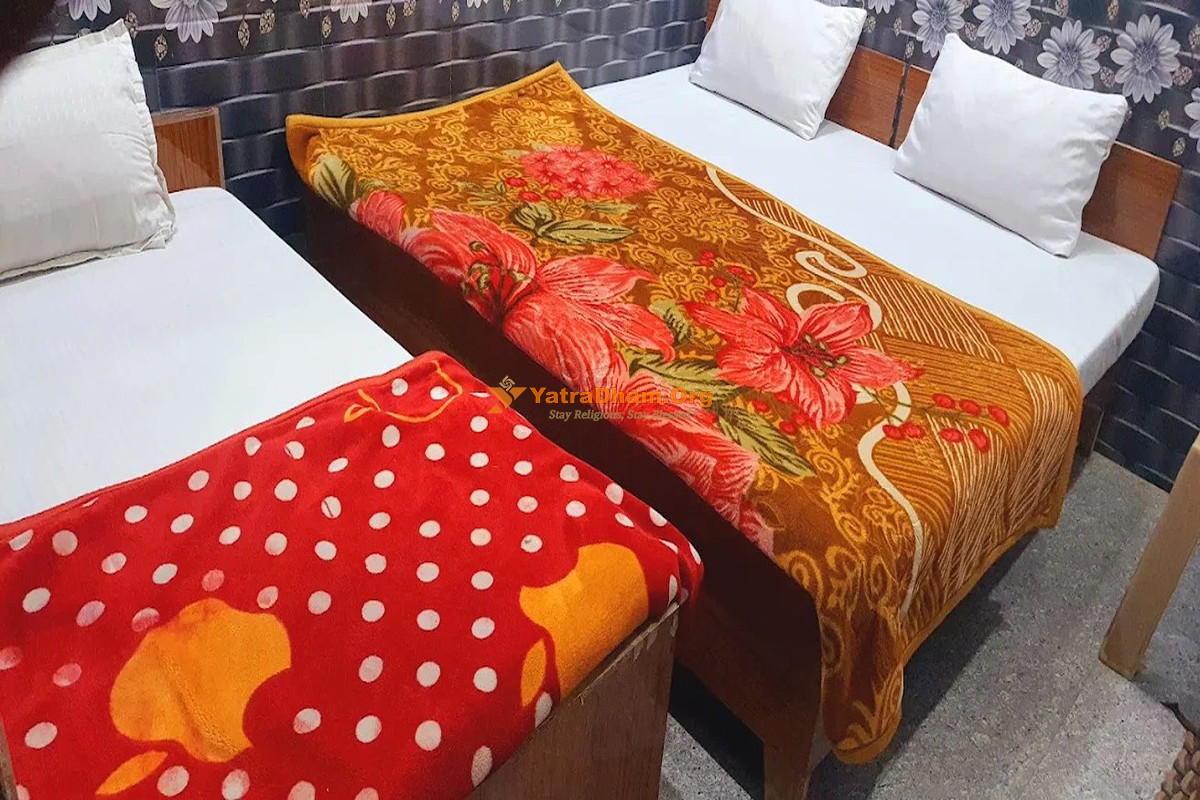 Saini Seva Sadan Govardhan 3 Bed Room