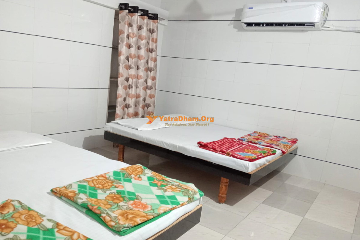 Gurudat Bhavan Dwarka Room
