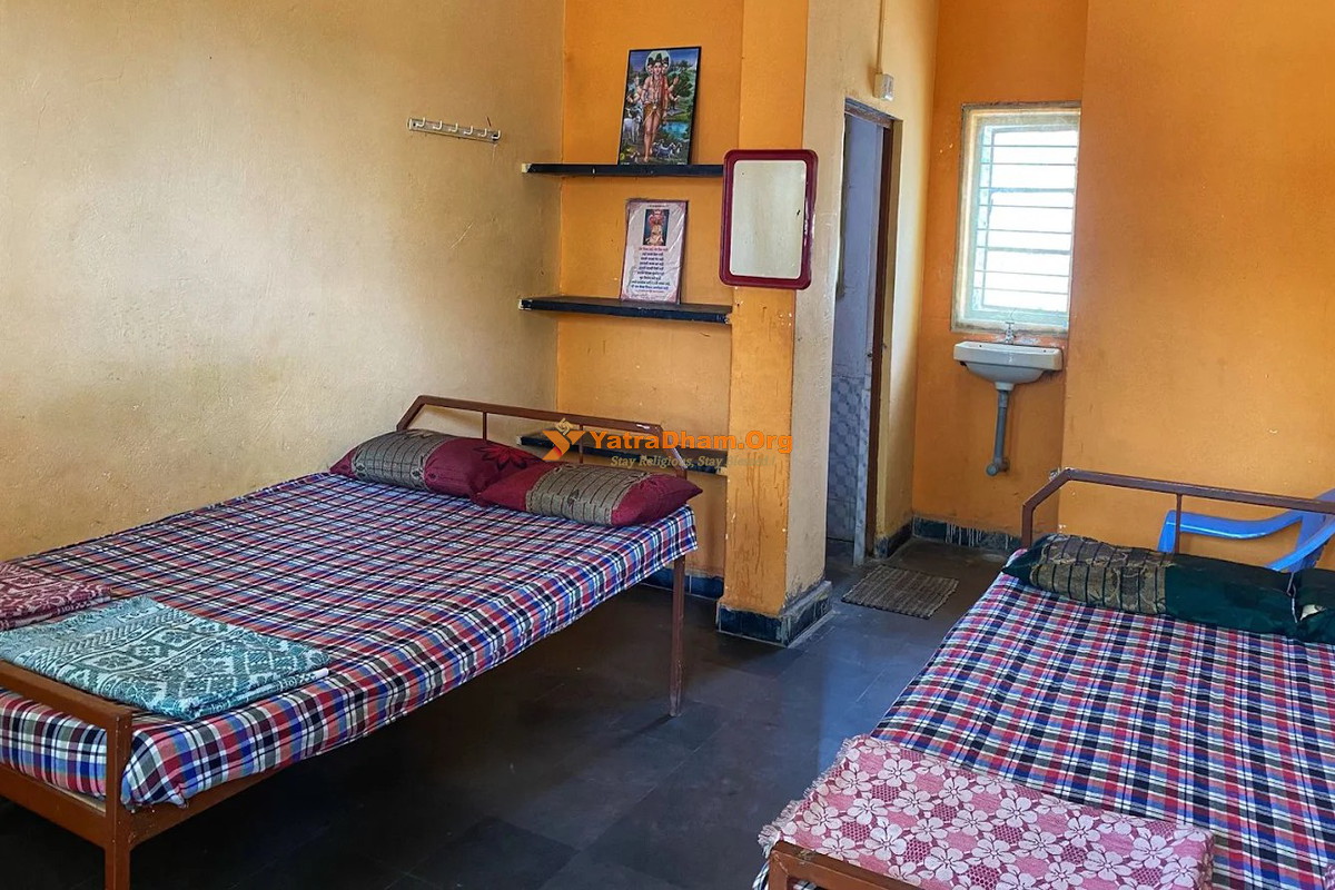 Shri Yogiraj Prabhuraj Dandawate Maharaj Math Ganagapur Room