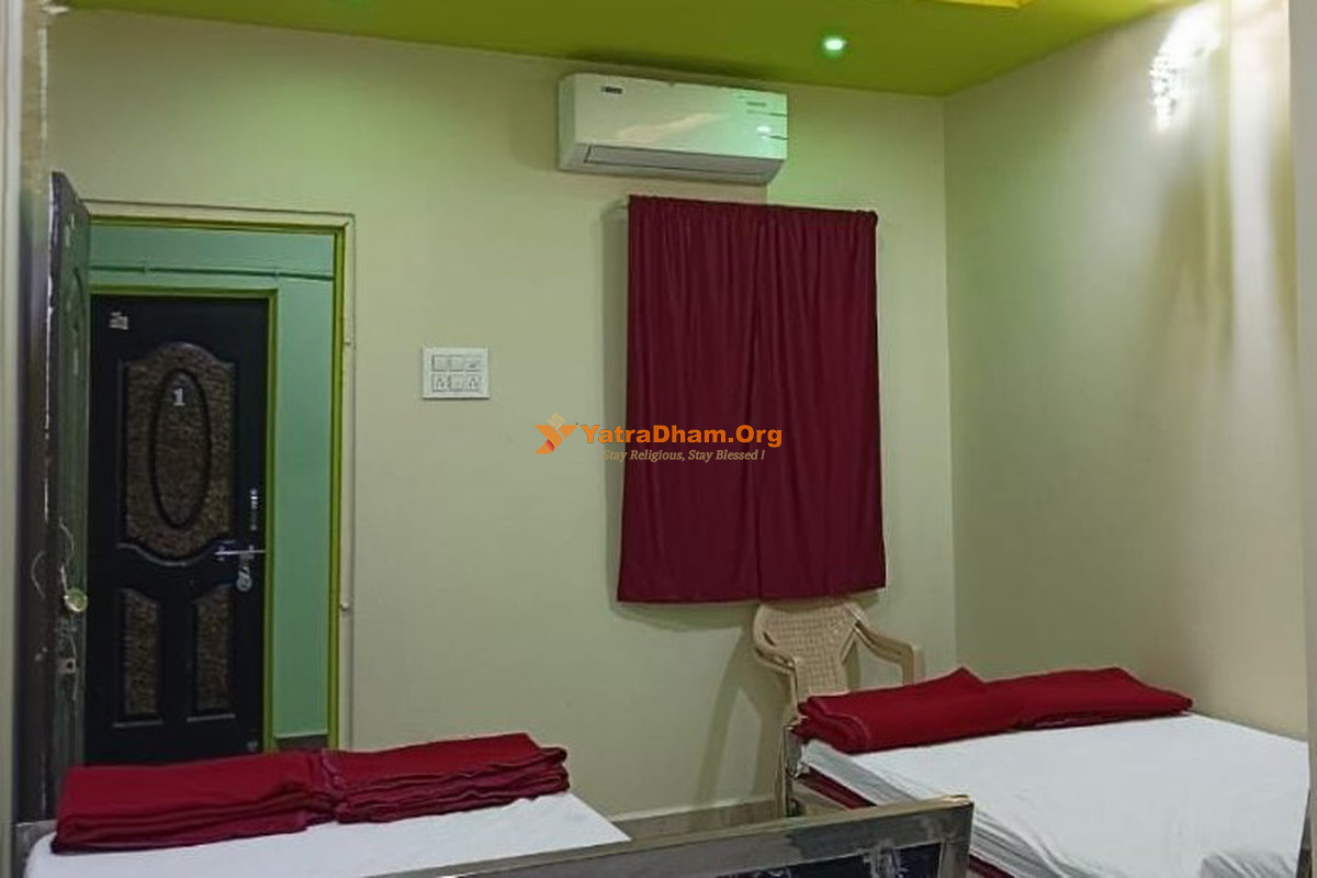 Shri Yogiraj Prabhuraj Dandawate Maharaj Math Ganagapur Room