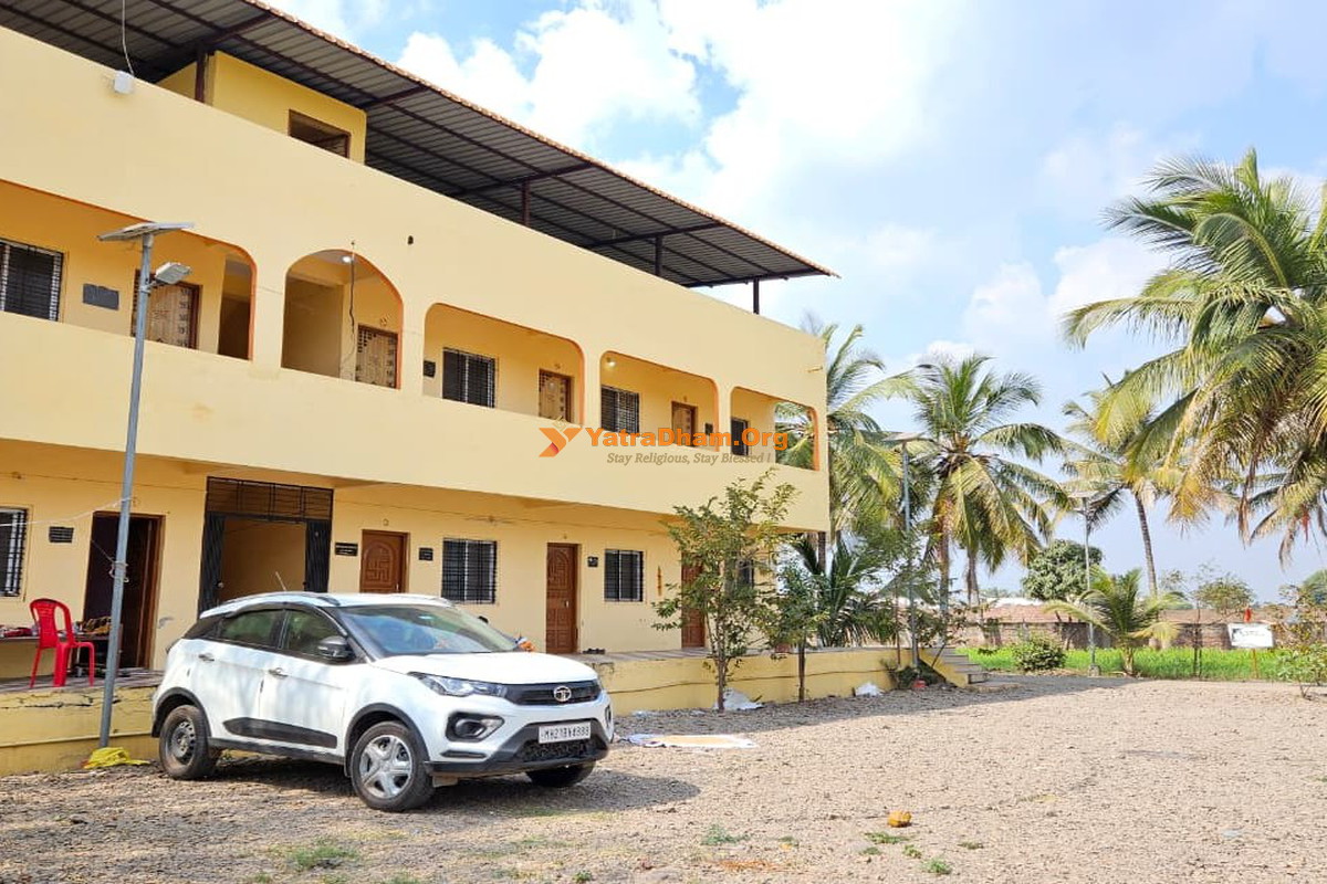 Shri Sant Janardan Swami (Moungiri) Maharaj Bhakt Niwas - Pandharpur (Bhatumre) Building