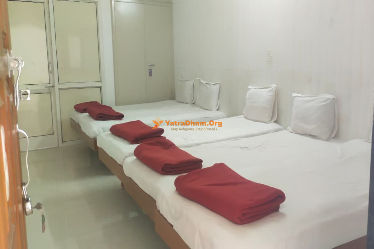 Shree Chaitanya Swarup Ashram Nakhatrana 5 Bed Room View