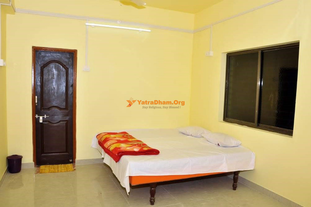 Shri Sadguru Bhakta Nivas Aundha Nagnath Room