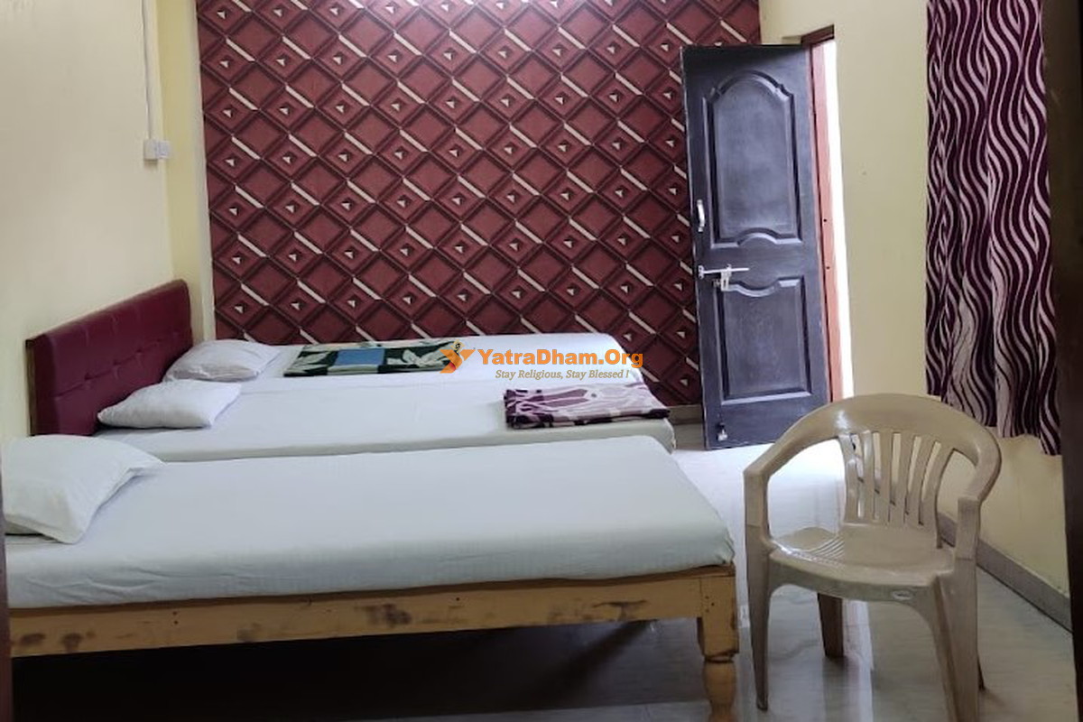 Shri Sadguru Bhakta Nivas Aundha Nagnath Room