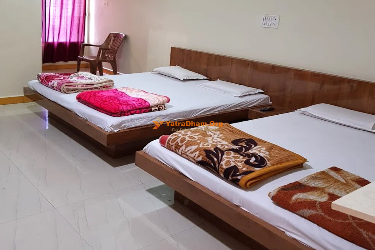 Omkareshwar Hotel Shri Radhe Krishna 4 Bed Room View