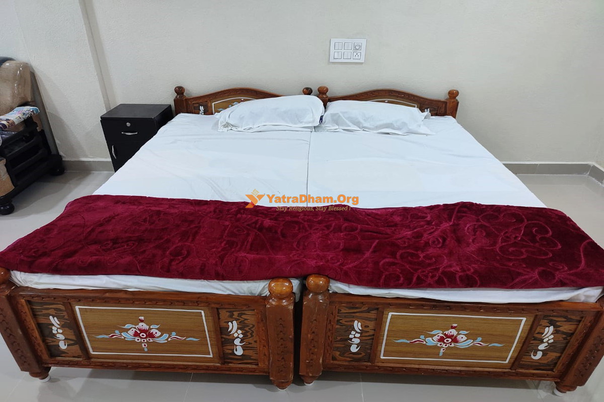 BRS Grand Luxury Lodge Alampur 2 Bed Room