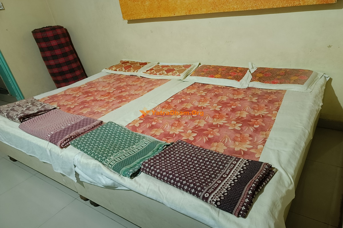 Balaji Bhakta Lodge Theur 4 Bed Room