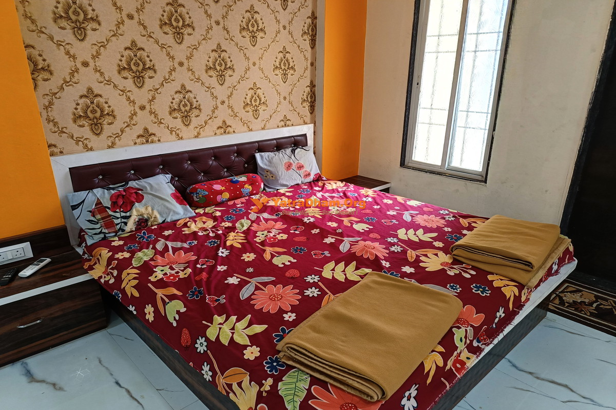 Ramanand Bhakta Nivas Jejuri Room