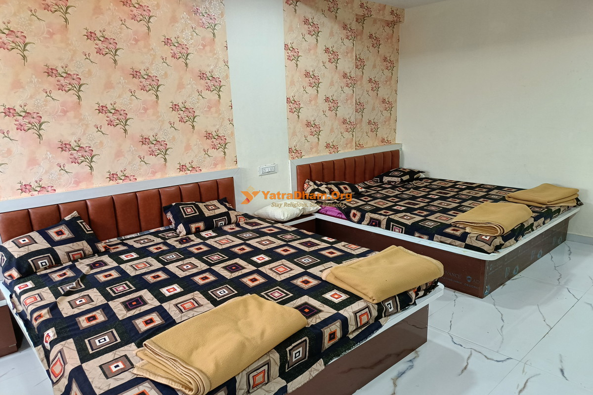 Ramanand Bhakta Nivas Jejuri Room
