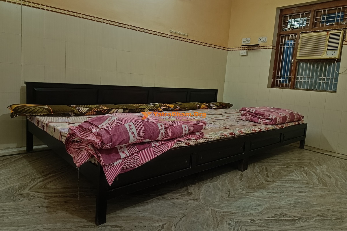 Shri Chakradhari Vishram Bhawan Khatu Room 