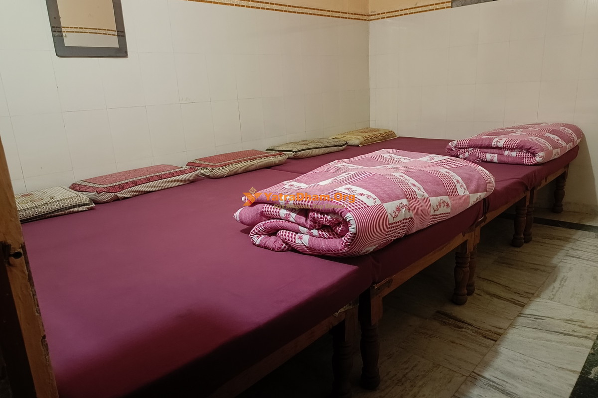 Shri Chakradhari Vishram Bhawan Khatu Room 
