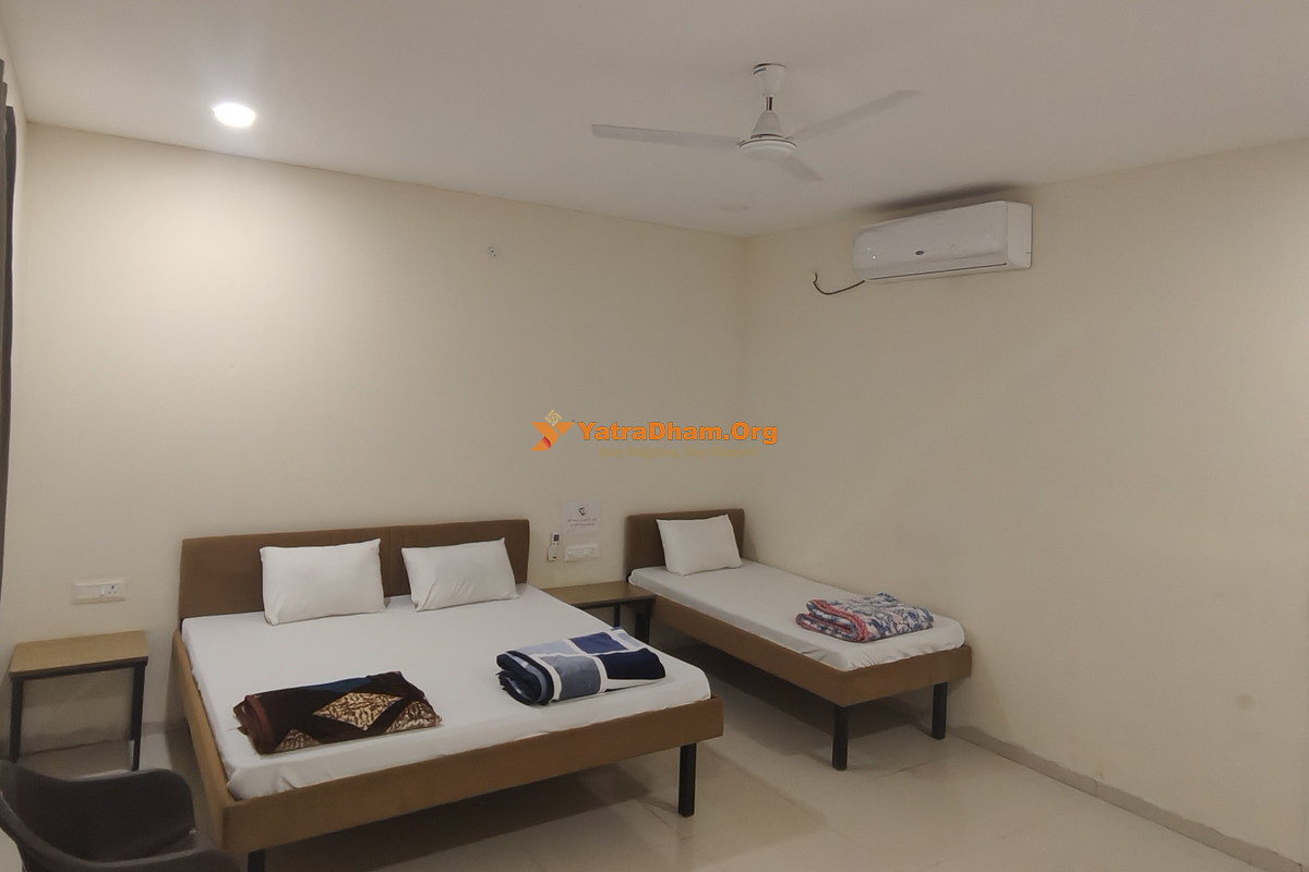 Shri Khajrana Ganesh Mandir Bhakta Niwas Indore 3 Bed Room 
