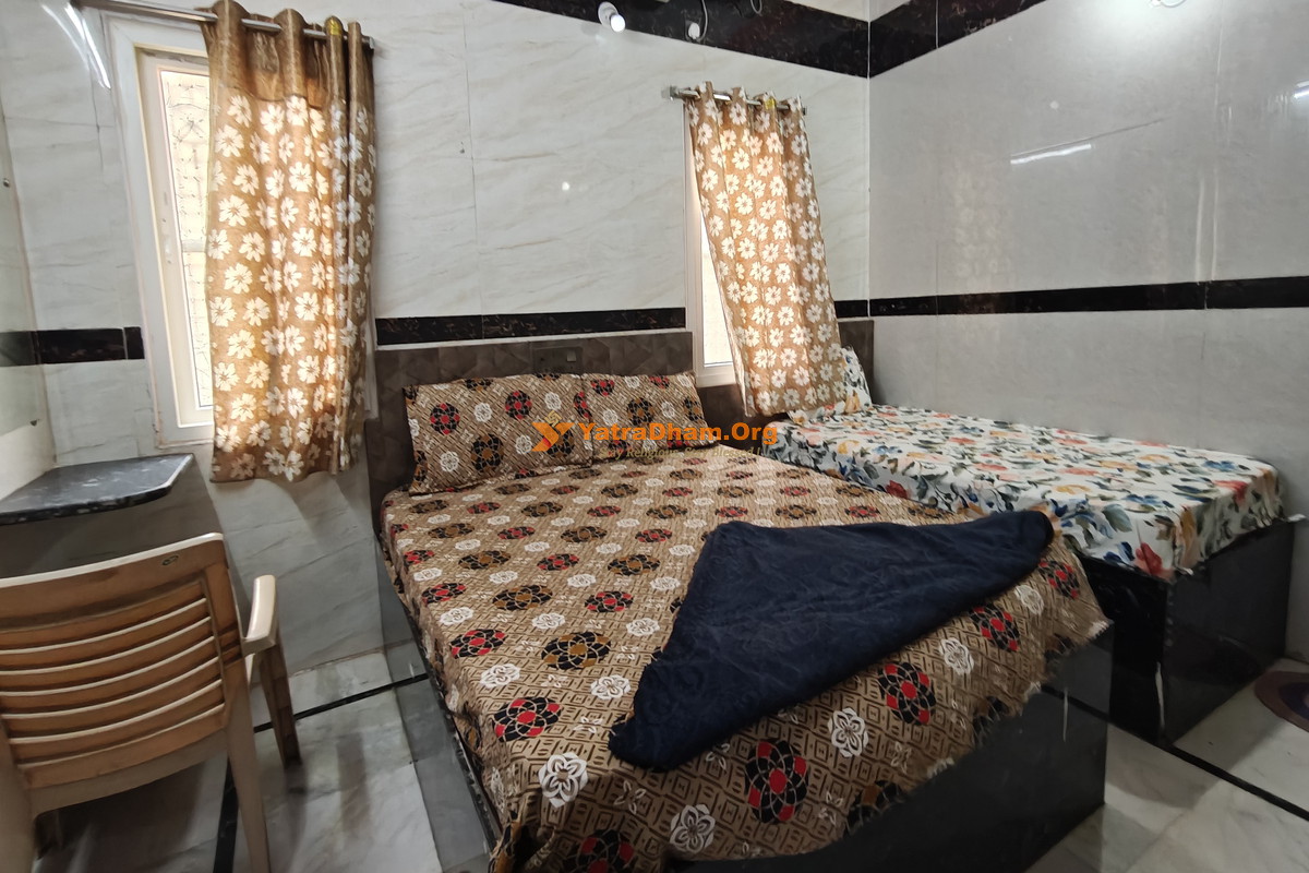Sri Guru Brundavan Hotel Mantralayam 3 Bed Room