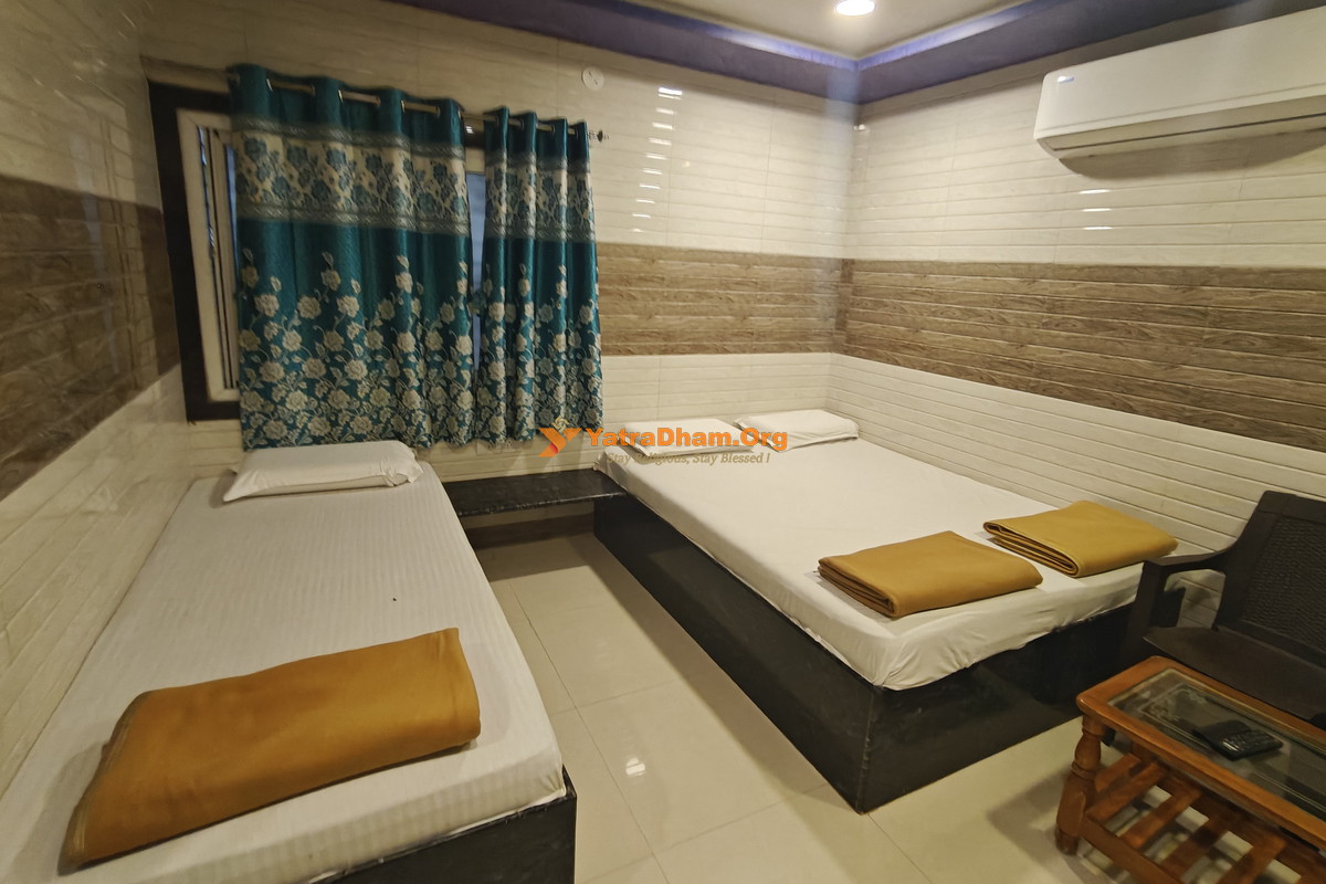 V.K.C. Guru Prasada Residential Lodge Mantralayam 3 Bed Room