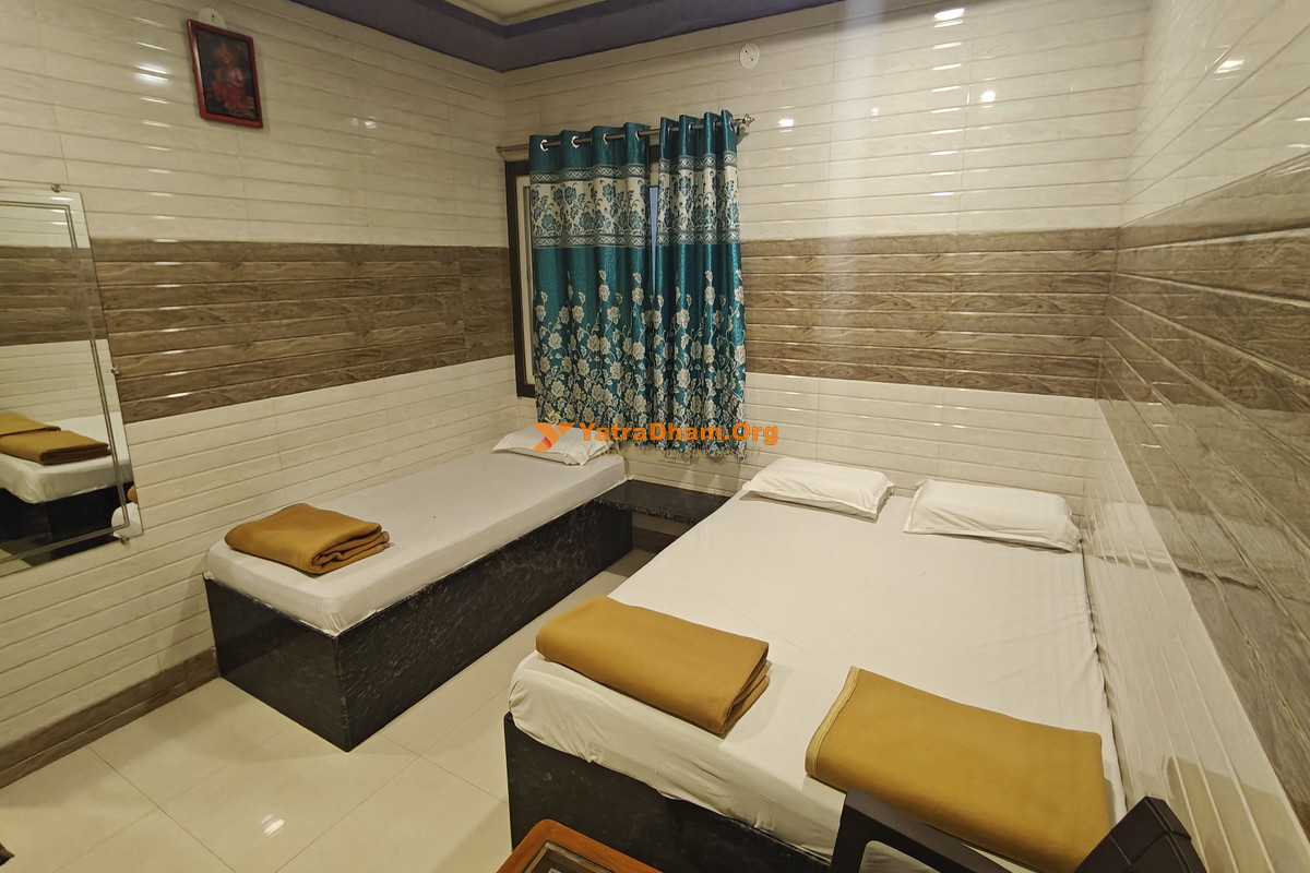 V.K.C. Guru Prasada Residential Lodge Mantralayam 3 Bed Room
