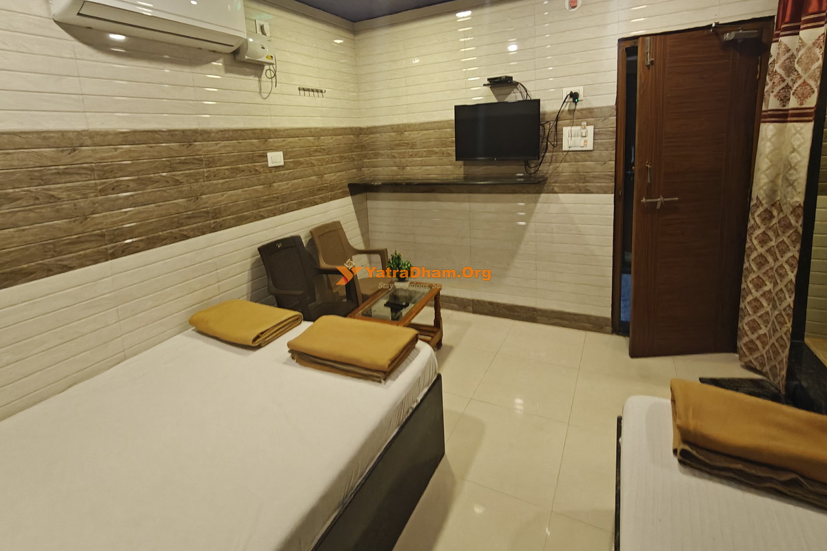 V.K.C. Guru Prasada Residential Lodge Mantralayam 2 Bed Room
