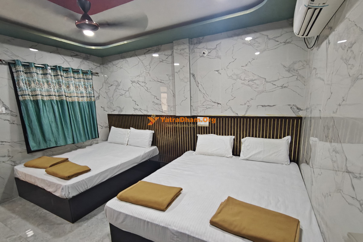 Ragha Deepa Deluxe Mantralayam 4 Bed Room