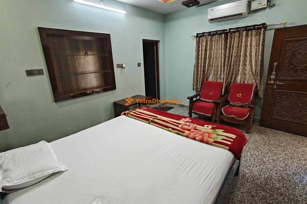 Aditya Tourist Home Hampi (Commercial Street) 2 Bed Room