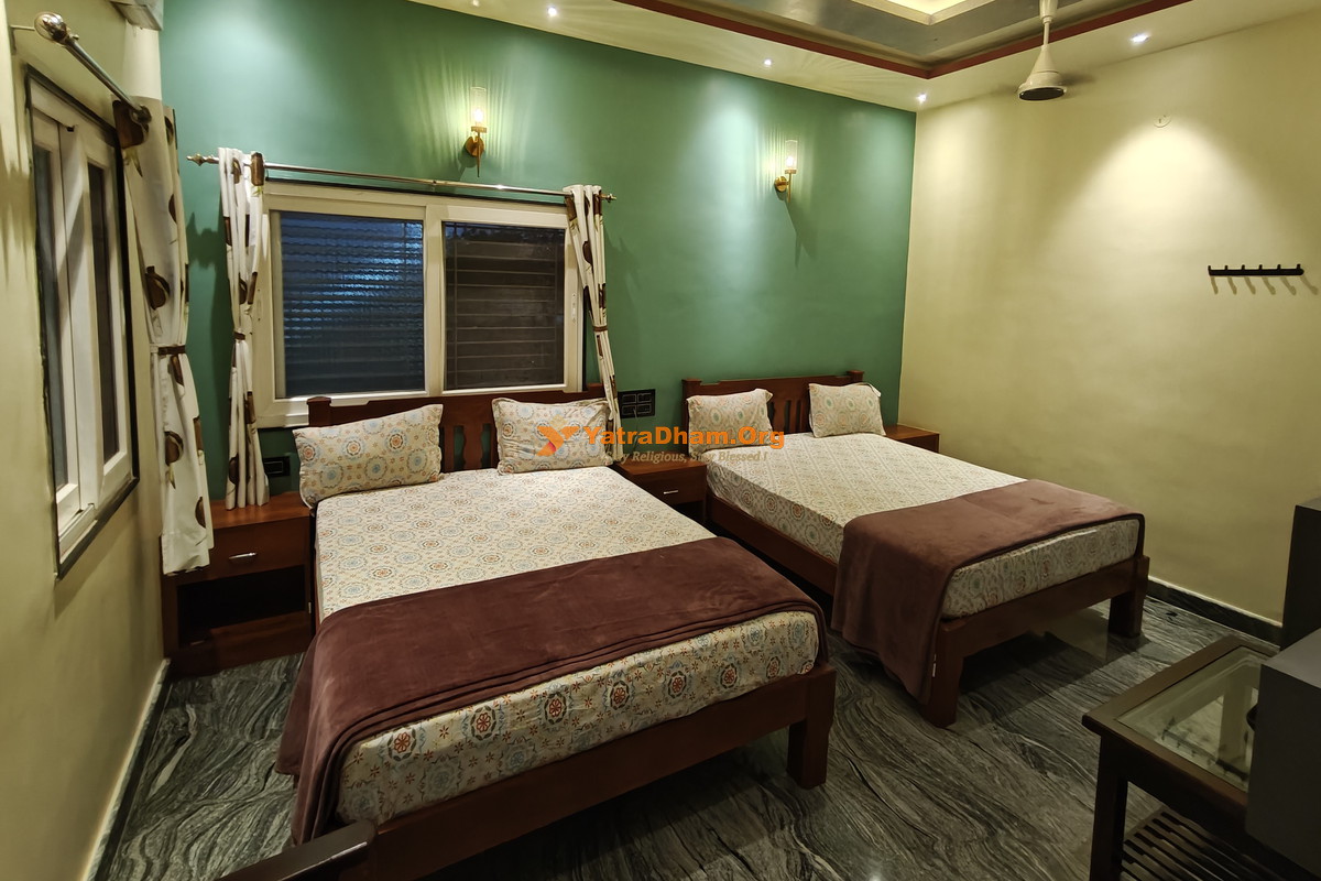 Anu Paradise Hampi (Commercial Street) 4 Bed Room