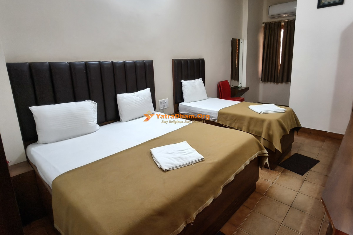 Jagannath Puri Hotel Guru Estate - Bihar Atithi Bhawan 3 Bed Room View