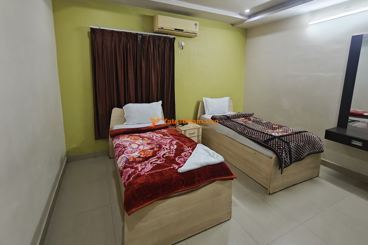 Hotel Jagadeeswari Rajahmundry 2 Bed Room
