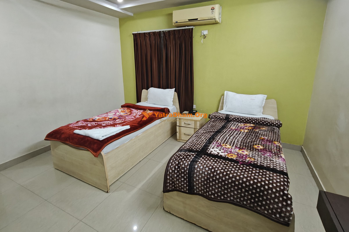 Hotel Jagadeeswari Rajahmundry 2 Bed Room
