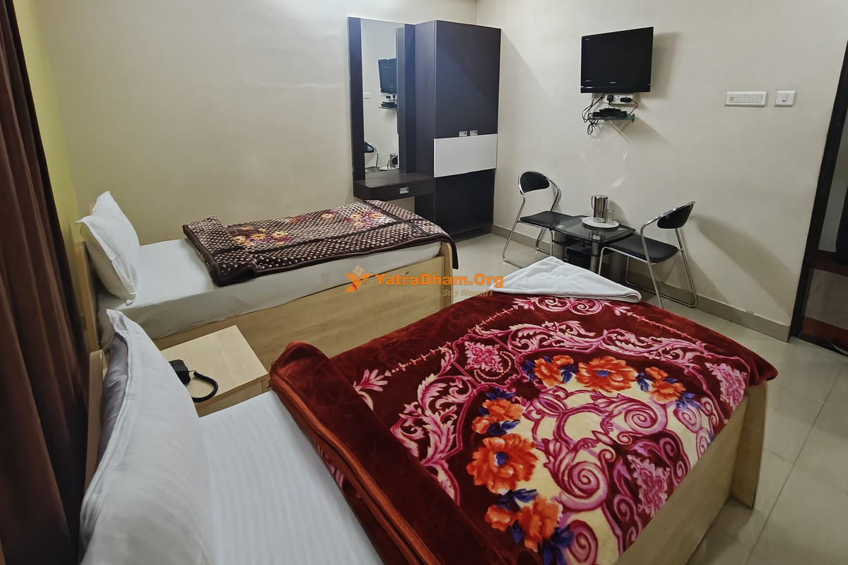 Hotel Jagadeeswari Rajahmundry 2 Bed Room