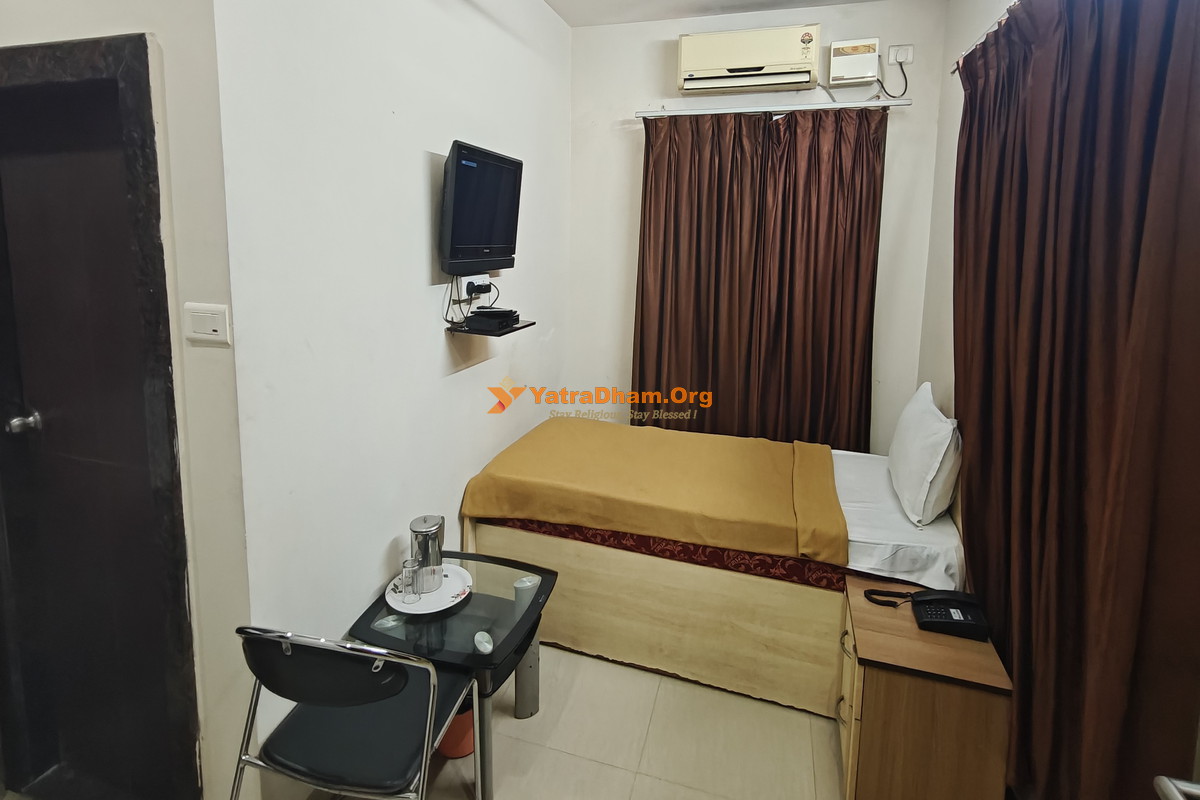 Hotel Jagadeeswari Rajahmundry Single Bed Room