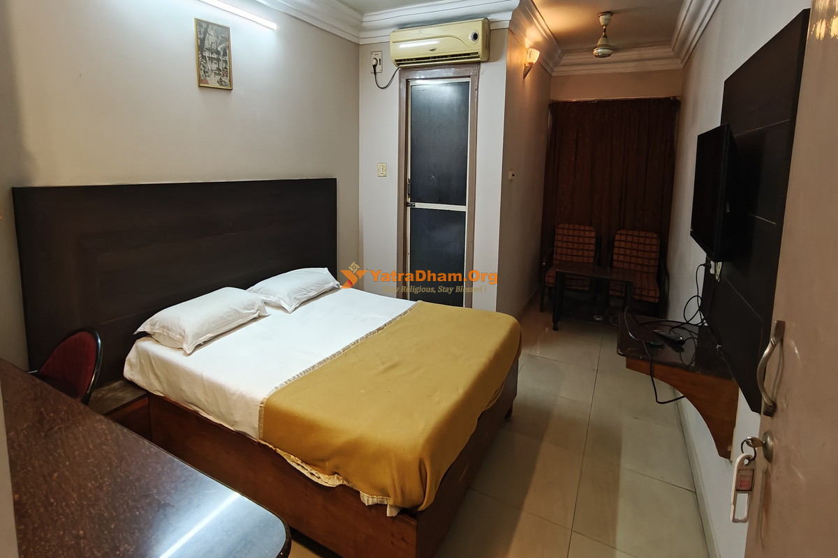 Sri Iswarya Residency Lodge Rajahmundry 2 Bed Room