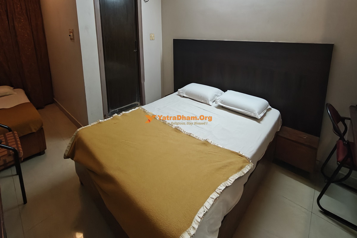 Sri Iswarya Residency Lodge Rajahmundry 2 Bed Room