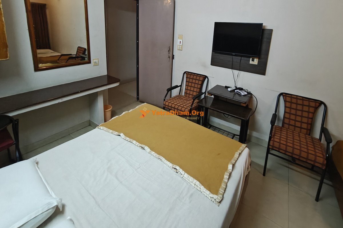 Sri Iswarya Residency Lodge Rajahmundry 2 Bed Room