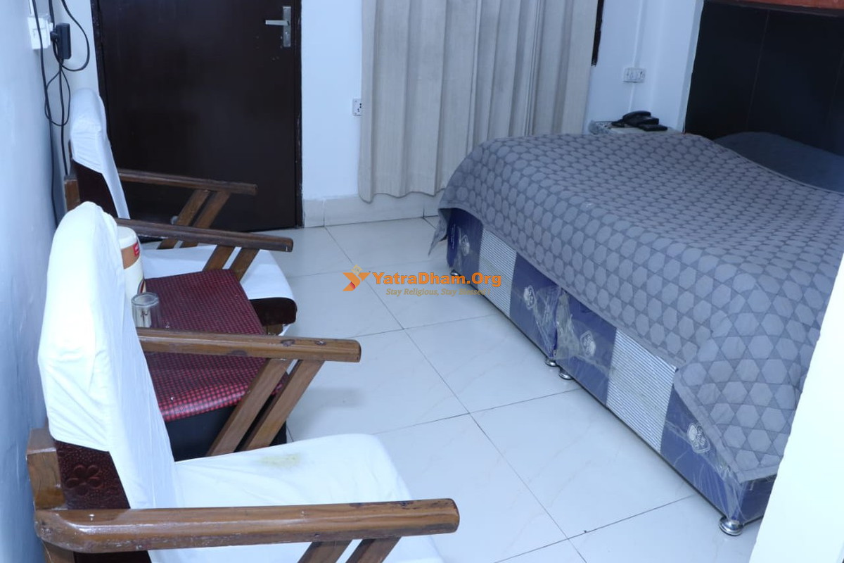 Tourist Rest House Gopeshwar (GMVN) - Gopeshwar 2 Bed Deluxe Room View