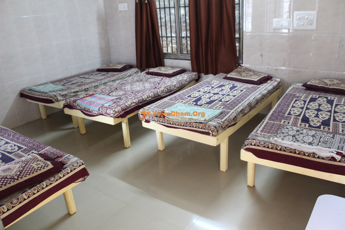 Kutchi Samaj Bhavan Dwarka 7 Bad Room
